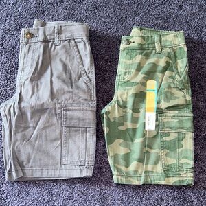 A pair of 2 boys cargo shorts size 8 new never worn